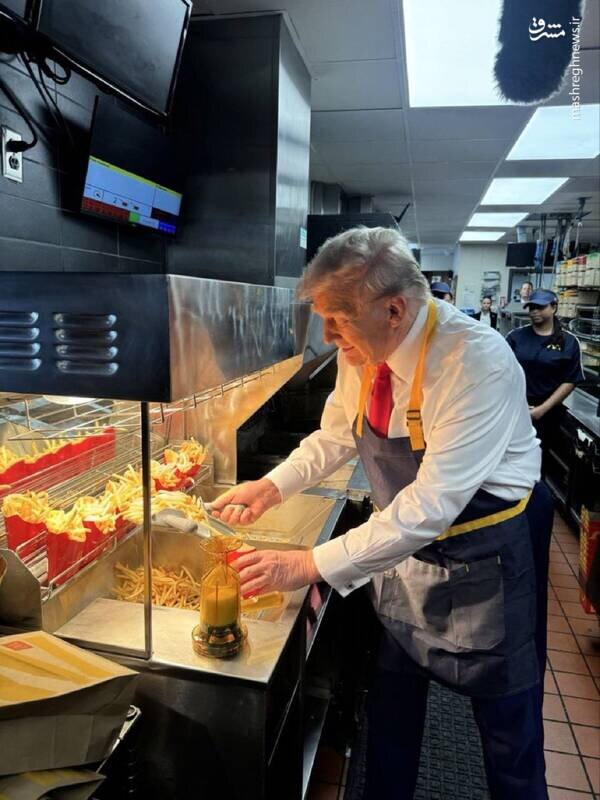 سیرک جدید انتخاباتی ترامپ در پنسیلوانیا ؛ کار کردن ترامپ در رستوران مکدونالد | تصاویر