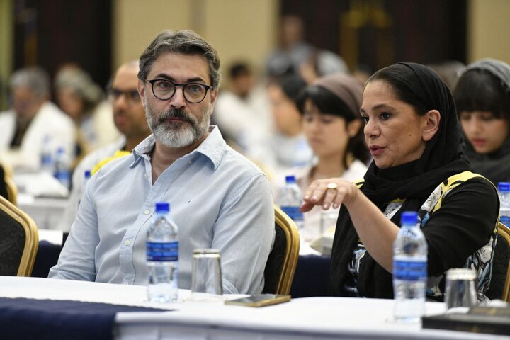 تصویر پارسا پیروزفر در کلاس بازیگری | کارگردان نفس عمیق درباره بازیگری چه گفت؟