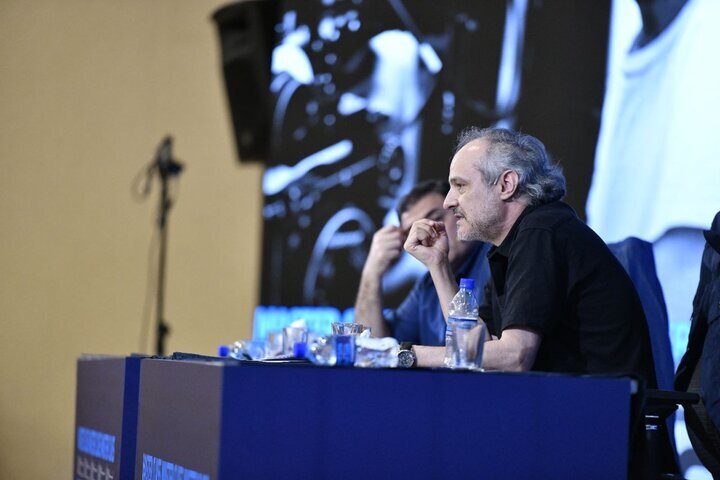 تصویر پارسا پیروزفر در کلاس بازیگری | کارگردان نفس عمیق درباره بازیگری چه گفت؟