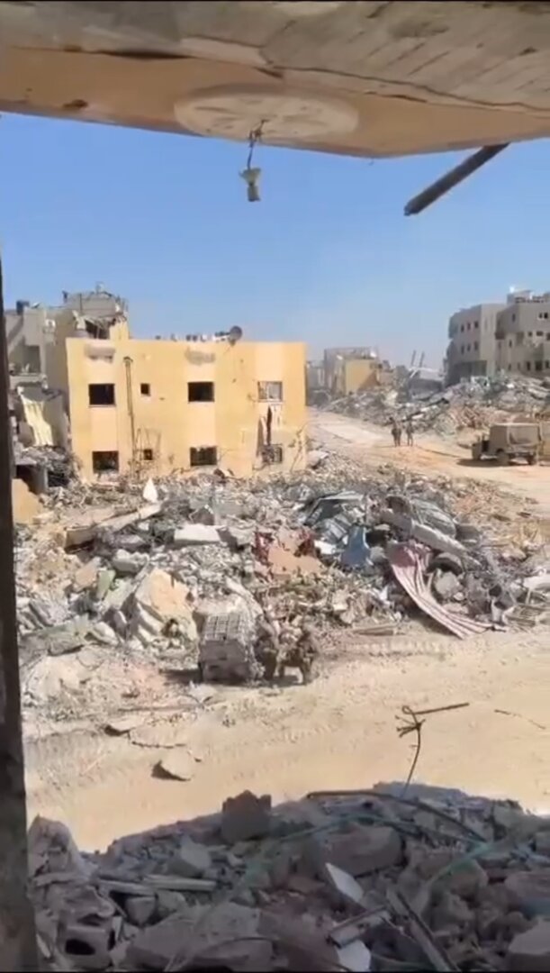 هجوم خبرنگاران خارجی به محل آخرین نبرد شهید یحیی السنوار + تصاویر | آخرین عکسهای خانه محل شهادت