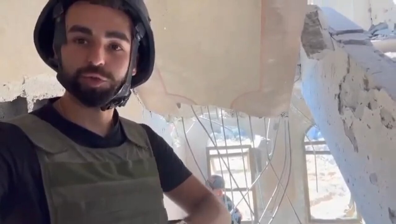 هجوم خبرنگاران خارجی به محل آخرین نبرد شهید یحیی السنوار + تصاویر | آخرین عکسهای خانه محل شهادت