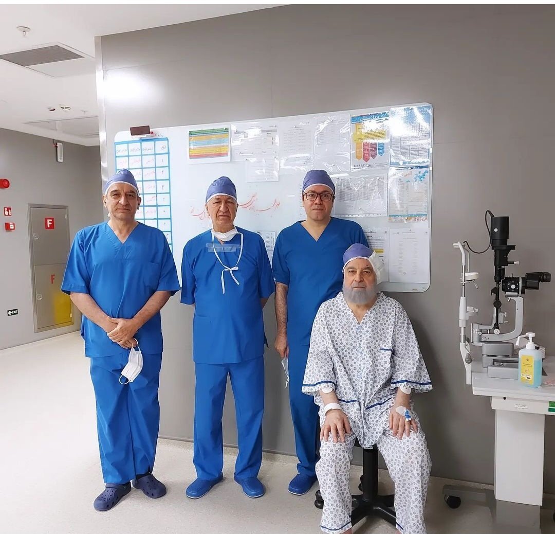 حسن روحانی در لباس بستری بیمارستان | عکس