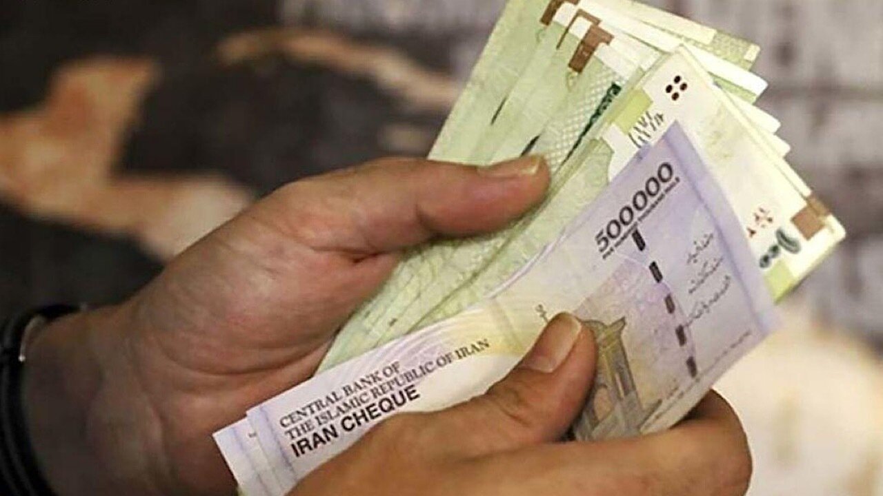 تعیین حداقل حقوق کارگران برای سال ۱۴۰۴؛ از افزایش ۴۵ درصدی حداقل دستمزد تا میزان دریافتی کارگران مجرد افزایش حقوق