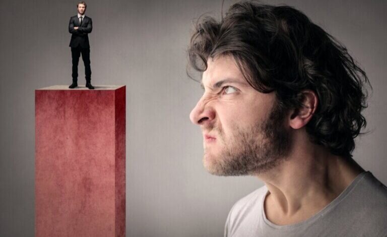 ۵ سؤالی که آدمهای حسود زیاد میپرسند