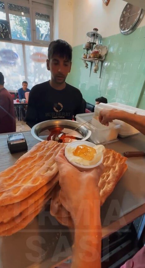 نخستین صبحانه فروشی ارومیه اینجاست | این صبحانه ویژه ۷۰ سال قدمت دارد + فیلم