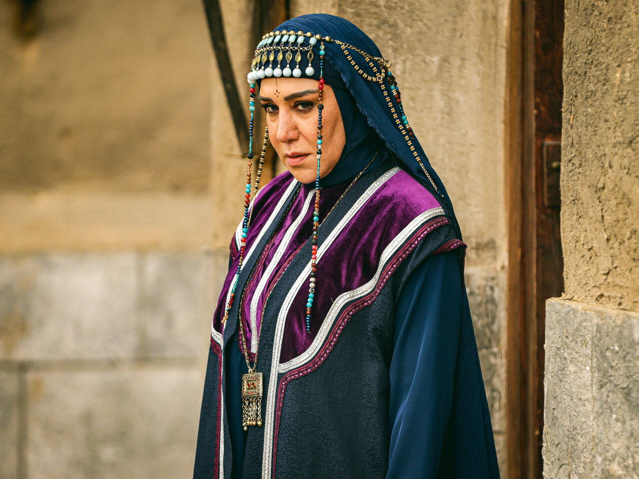 نادر سلیمانی با یک گریم جالب ماه رمضان به تلویزیون میآید 1 «رویای نیمه شب» را رمضان ۱۴۰۴ ببینیم