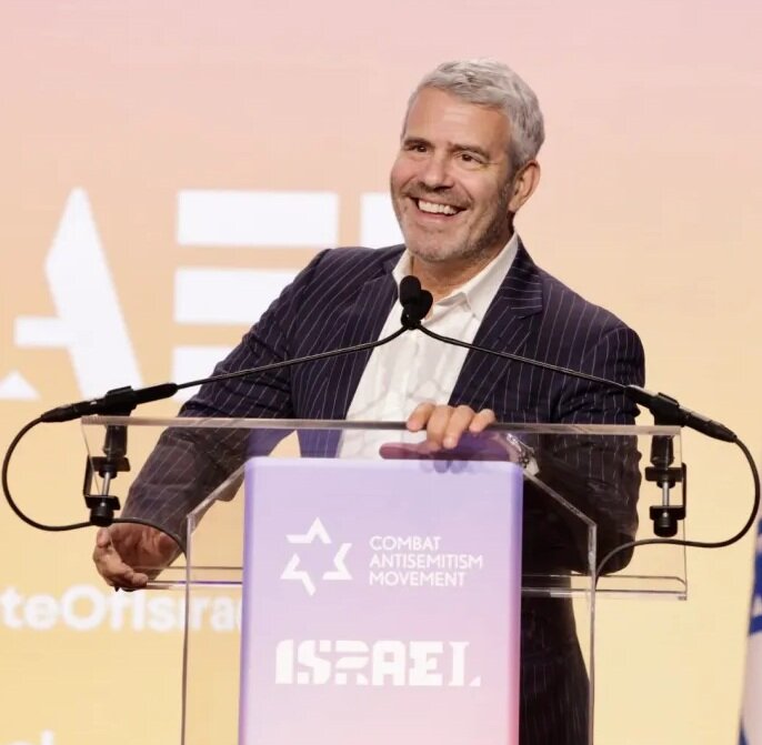 افراد معروف هالیود که از هریس حمایت کرده اند + تصویر 8 چهرههای هالیوودی که از هریس حمایت کرده اند + تصویر