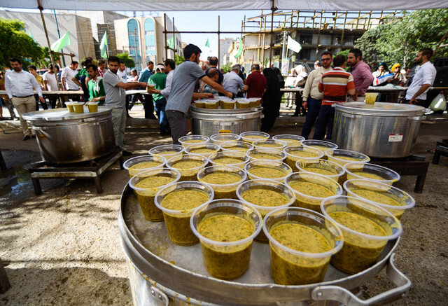 باران خواهی در برزک | رسم دیرینه پخت حلیم در این شهر + فیلم