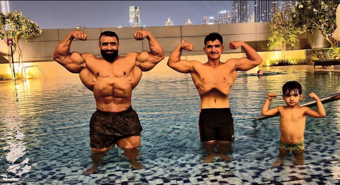 فیگور دیدنی پسران هادی چوپان در کنار پدر | «چوپان»ها در سه سایز مختلف