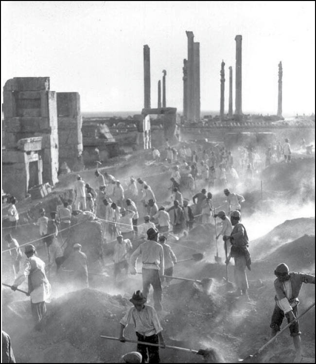 تختجمشید چگونه کاوش شد؟