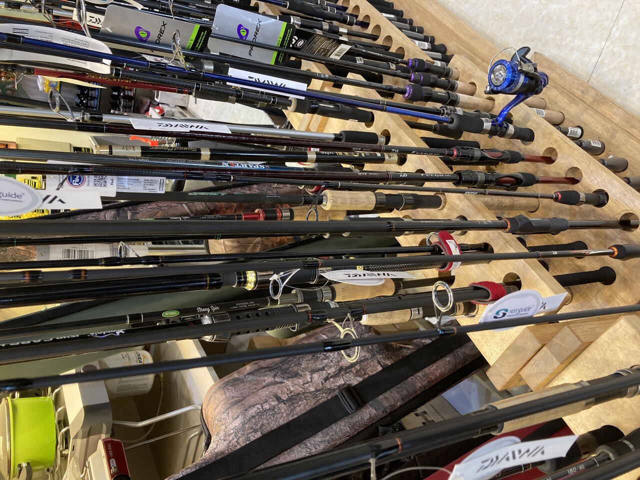 ماهیگیری ؛ ورزشی با خرج و برج میلیونی | درباره فروشندگان و خریدارانی که دُم به دام تجهیزات میلیونی ماهیگیری میدهند