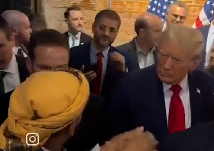 کمدین یمنی بعد از گرفتن سلفی با ترامپ به او گفت: الاغ! + ویدئو