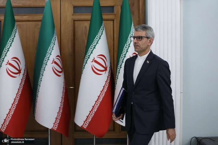 پاسخ انگلیسی سخنگوی وزارت خارجه به سوال یک خبرنگار | ویدئو