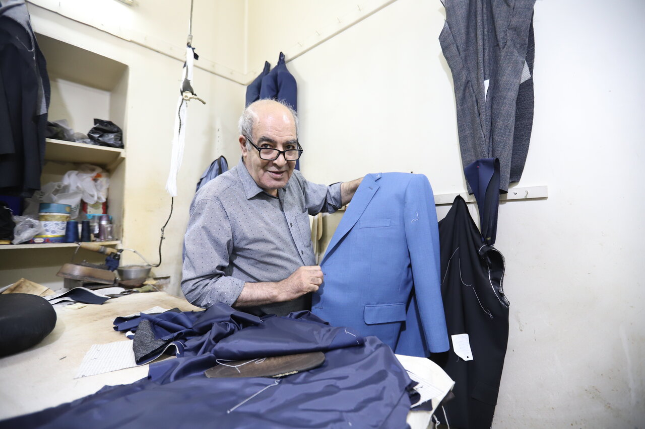 دیدار با خیاط لباسهای امیرعباس هویدا در تهران | این خیاط لباسهای سیاستمداران ایران را میدوزد