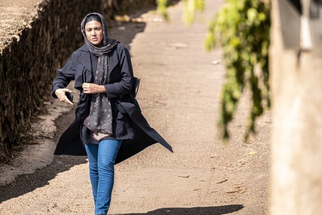 تصاویر آزاده صمدی در کنار جواد جوادی سریال بچه مهندس 1 تصاویر آزاده صمدی در کنار بازیگر بچه مهندس | این فیلم در تورنتو اکران میشود