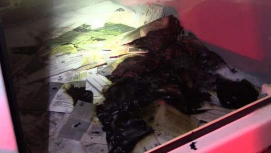 آتش گرفتن صندوقهای رای گیری در ۲ ایالت آمریکا + ویدئو | صدها برگه رای سوخت