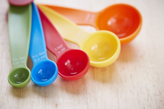 این ۶ وسیله در آشپزخانه تان را با خیال راحت دور بیندازید | خیالتان راحت این ظروف هیچوقت به کارتان نمیآید