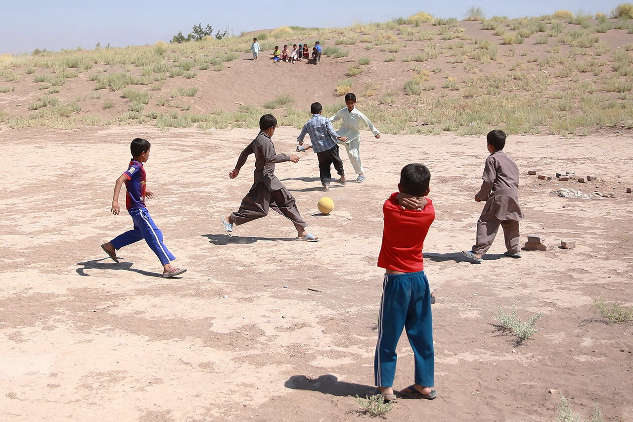 لباس و جورابهایی که توپ بازی میشد