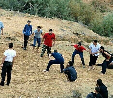 وقتی گرگ در باستیون بچهها را دنبال میکرد