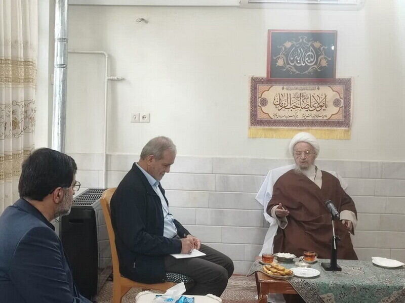 اولین سفر استانی رئیسجمهور به قم | از زیارت حرم حضرت معصومه تا دیدار با مراجع تقلید + عکس و ویدئو