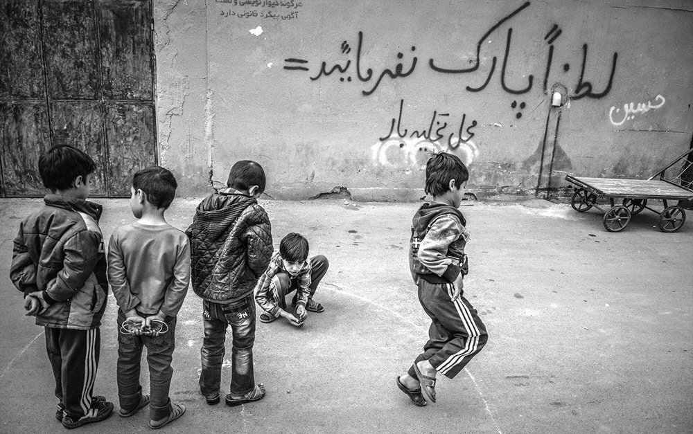 دورهمی شاه و وزیر در قهوهخانه های تهران| ترنابازی، بازی مورد علاقه بچه های کن