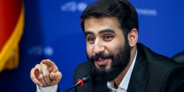 مداحی پرشور حسین طاهری در مراسم دیدار هزاران دانشآموز با رهبر | ویدئو