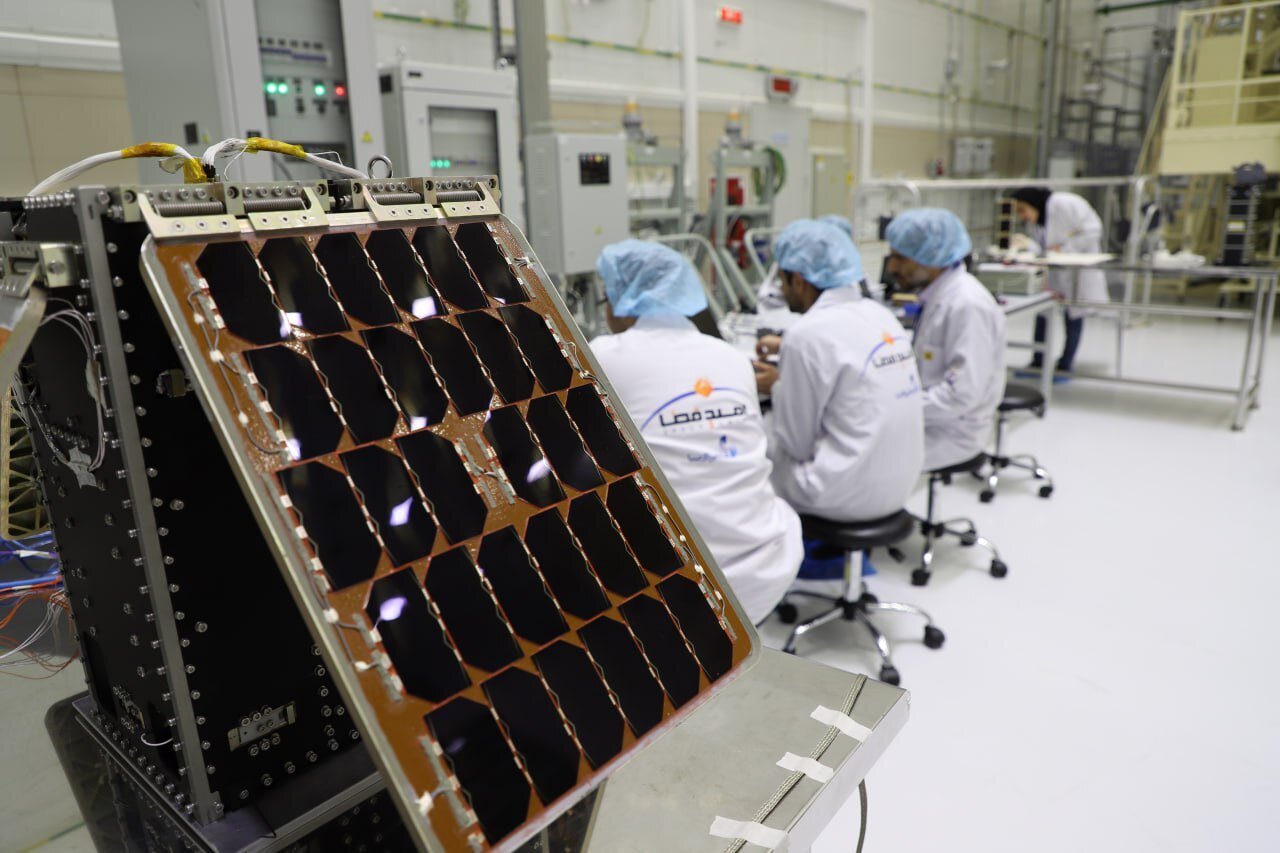 نخستین تصاویر از آمادهسازی ۲ماهواره ایرانی برای پرتاب با سایوز روسیه | تصاویر