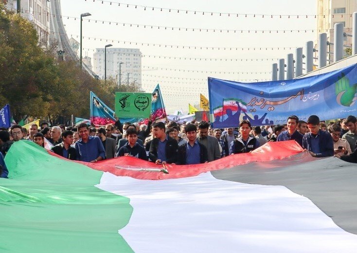 پاسخ کوبنده به اسرائیل حق ذاتی و قانونی ایران است | اخطار راهپیمایان ۱۳آبان به حکام عربی | درخواست از دستگاه‌های نظارتی و قضایی برای برخورد با مرجفون