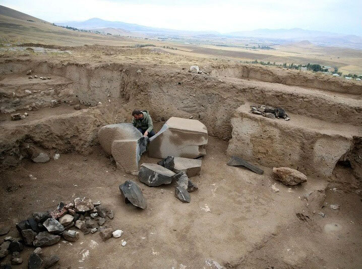 کشف یک مجسمه مرموز باستانی در ترکیه | عکس