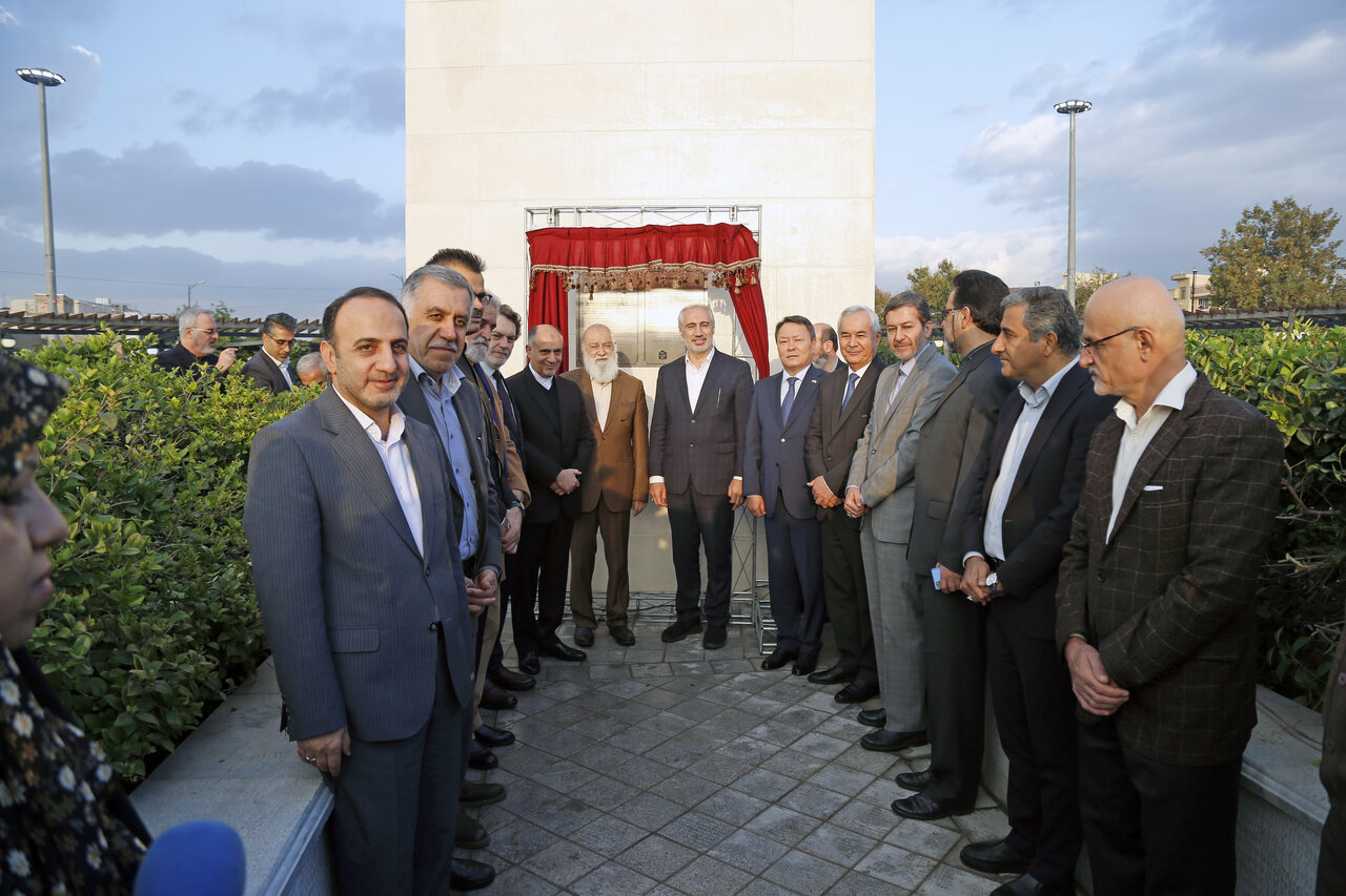 رونمایی از تندیس  مولوی در میدان محمدیه