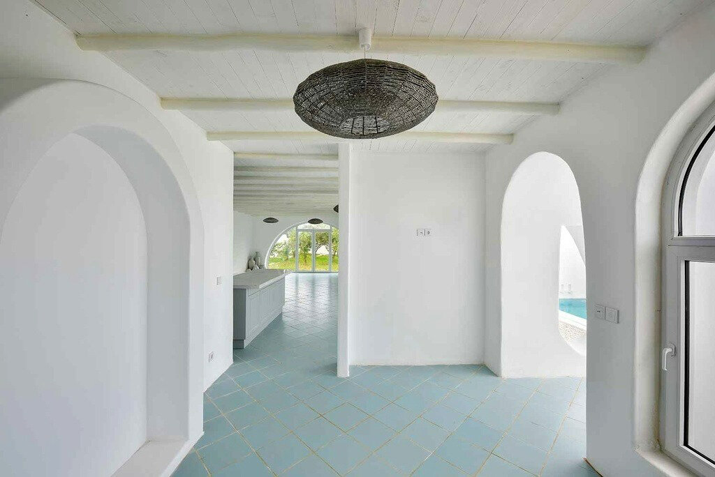 طراحی متفاوت یک ویلا در تنکابن به سبک معماری یونانی+ تصاویر