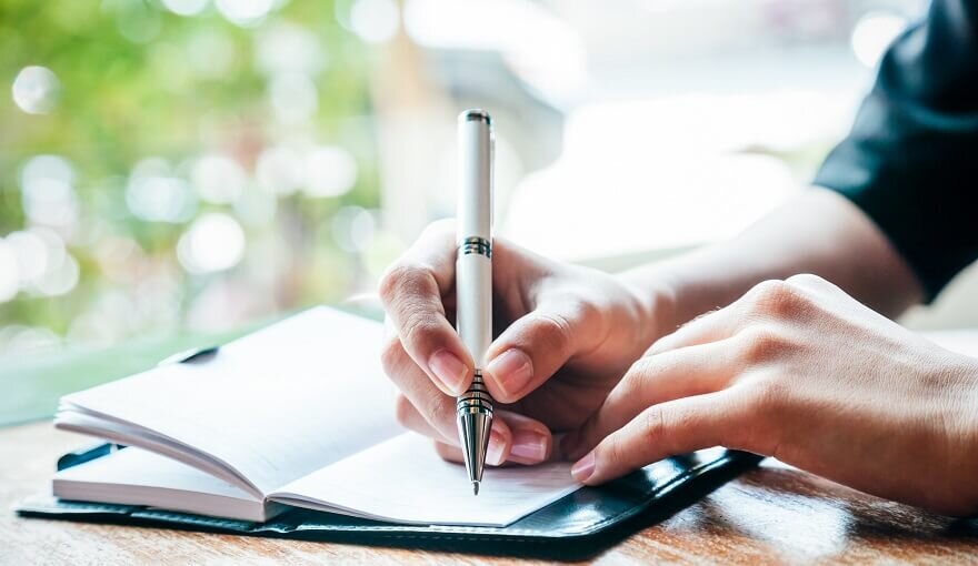 ۱۱ تکنیک برای افرادی که اعتماد به نفس پایینی دارند