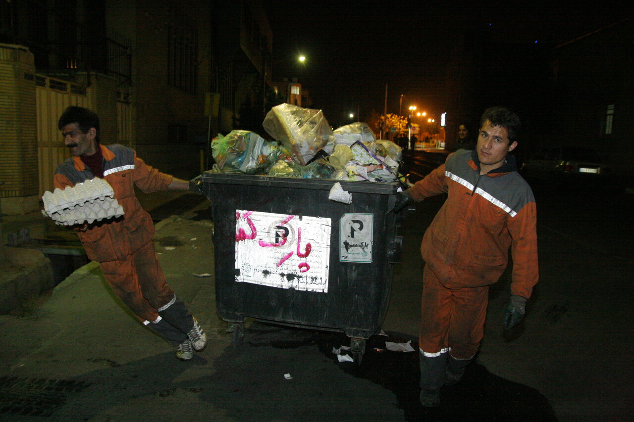 زندگی نارنجی پوشها در شب چطور می گذرد؟