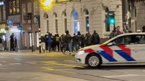 پلیس آمستردام آغازگر خشونت در جریان مسابقه فوتبال را اعلام کرد