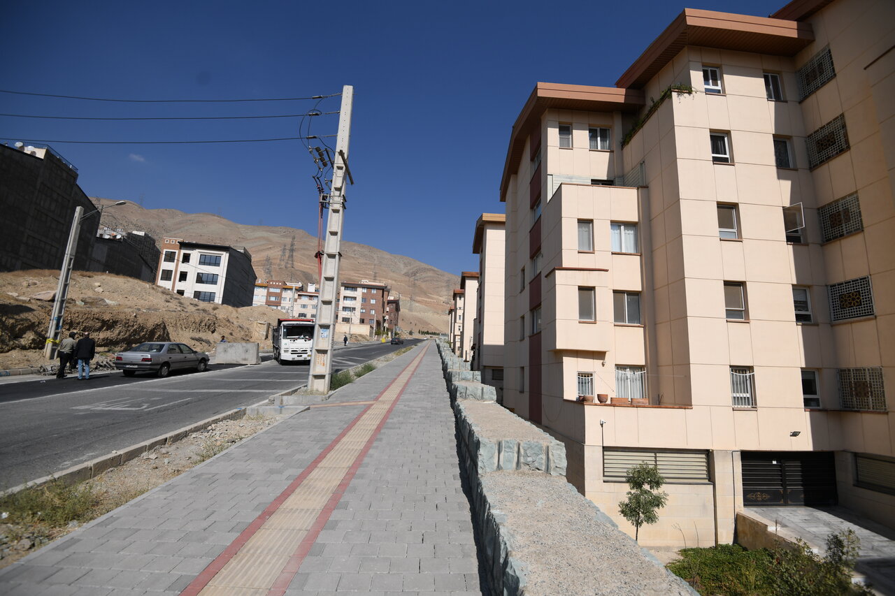 غرب تهران هنوز خیابان خاکی دارد | ۶۵ هزار متر پیادهروسازی در گوشه شمال غربی پایتخت