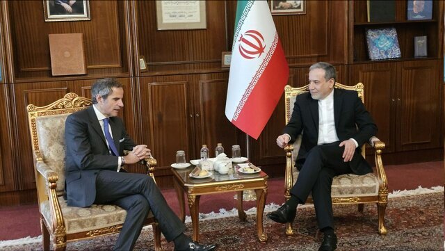 گروسی و عراقچی در تهران دیدار کردند + عکس