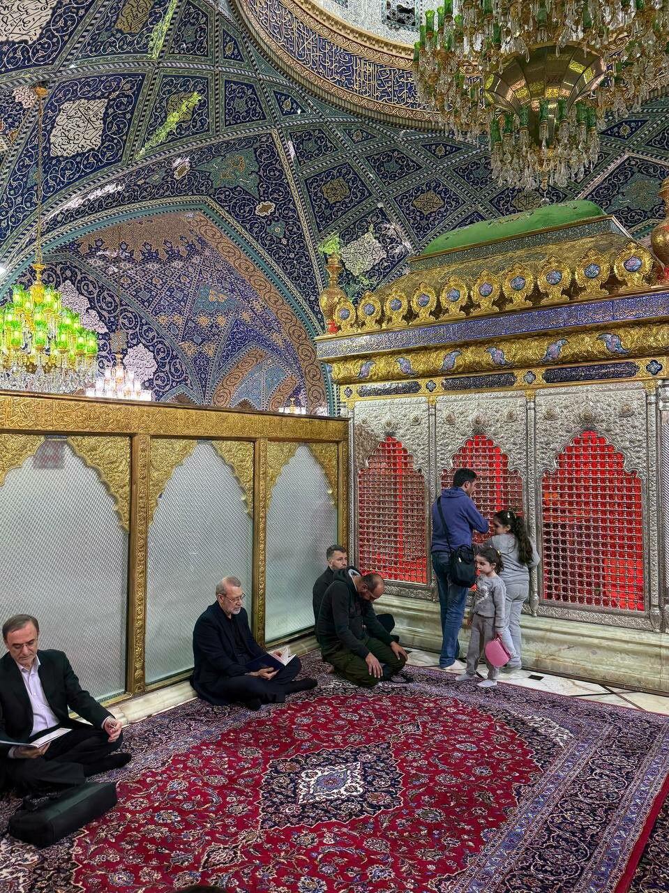 زیارت علی لاریجانی در حرم حضرت رقیه