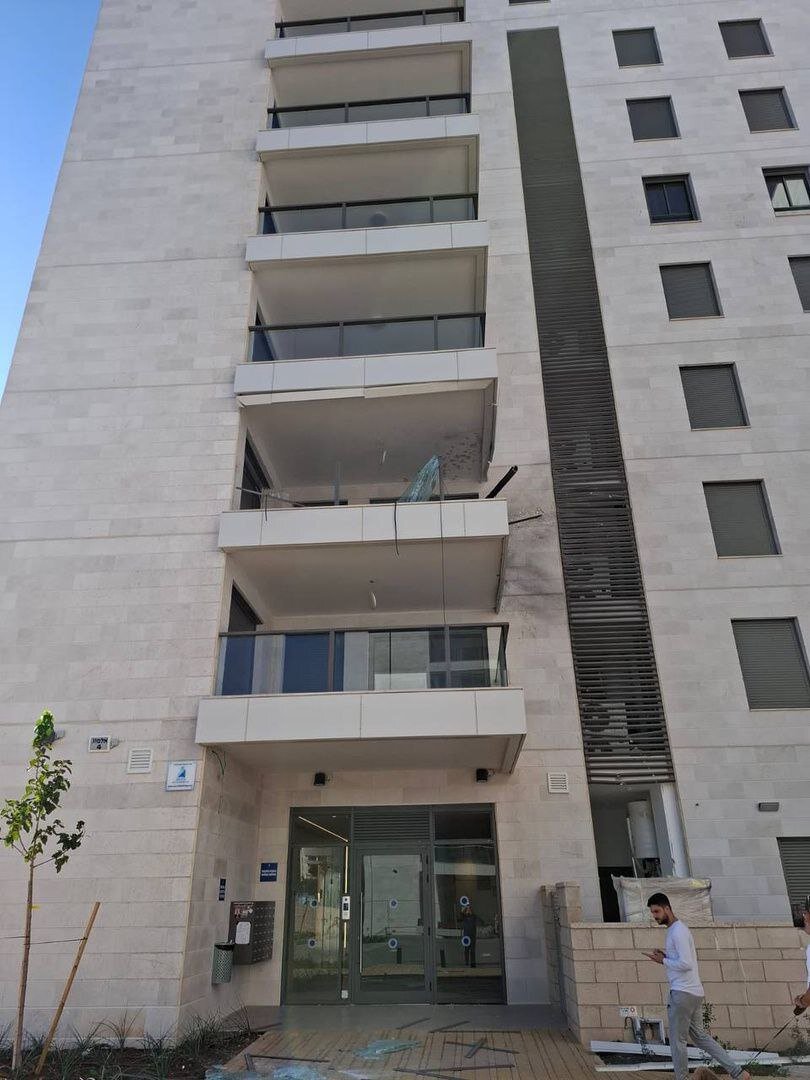 محل اصابت پهپاد حزبالله به ساختمانی در فلسطین اشغالی + ویدئو | وضعیت ساختمان را ببینید