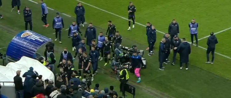 تصاویری از جو متشنج استادیوم در جنجالیترین بازی لیگ ملتهای اروپا + ویدئو | ماجرا چه بود؟