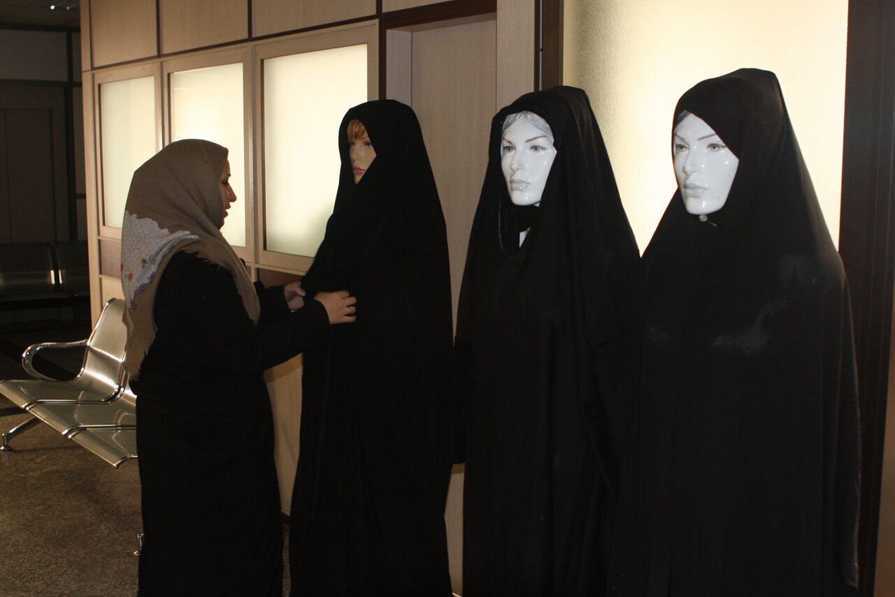 ما چادر می دوزیم | خیاطان چادر دوز هیچوقت بی مشتری نمی مانند