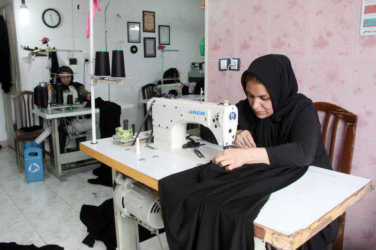 ما چادر می دوزیم | خیاطان چادر دوز هیچوقت بی مشتری نمی مانند