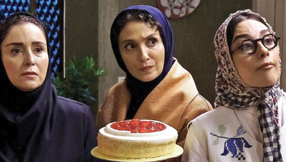 ژاله صامتی در یک فیلم مادر سام درخشانی است و در یک سریال نقش همسرش را بازی میکند