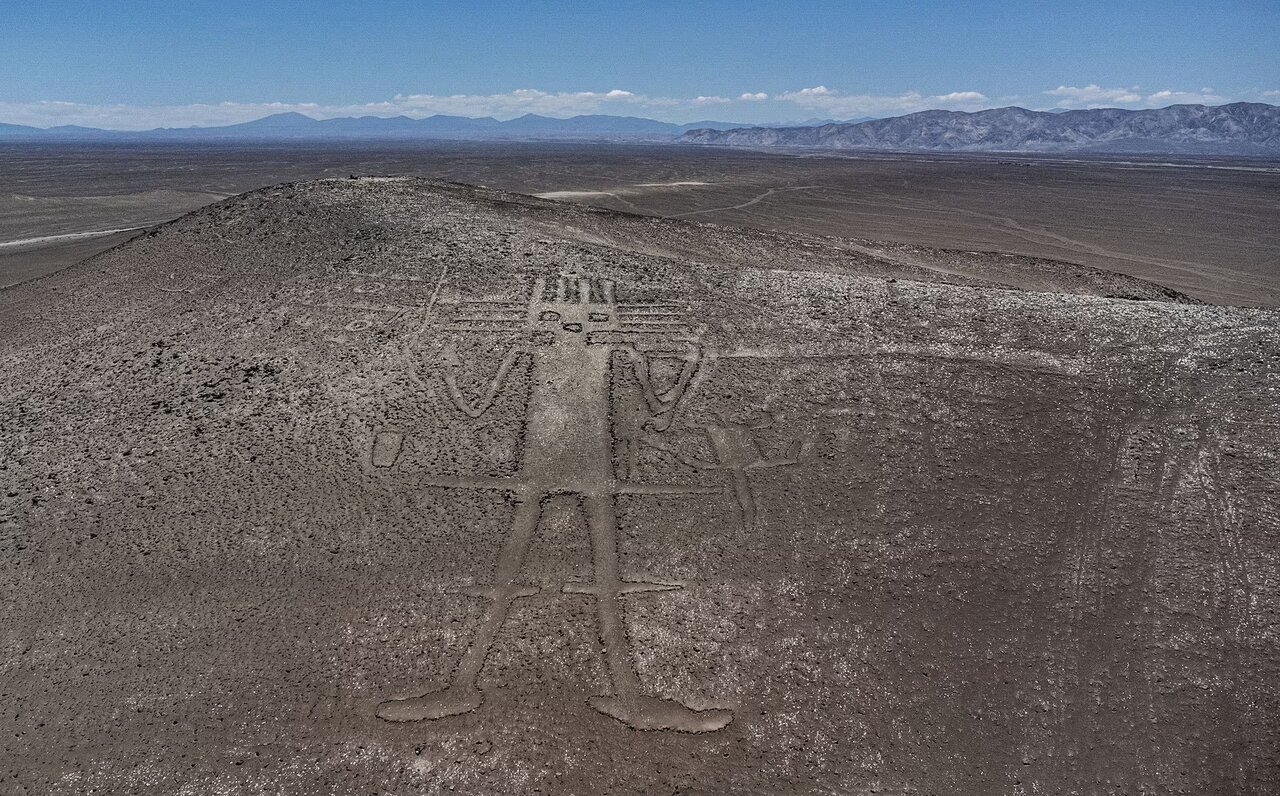 موتورسواری بر روی آثار باستانی