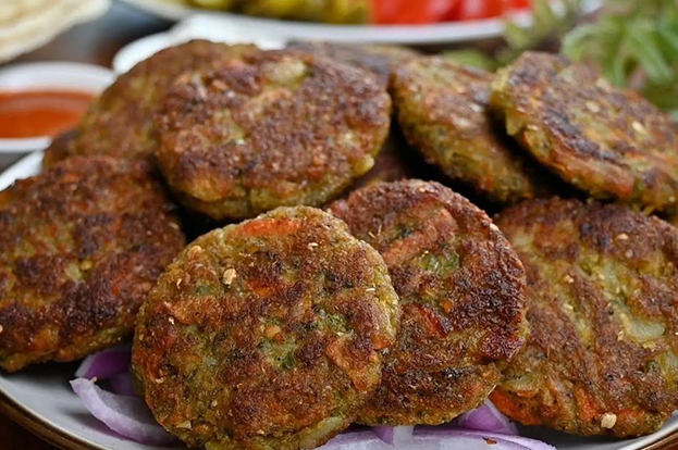 طرز تهیه کوکو عدس به دو روش متفاوت