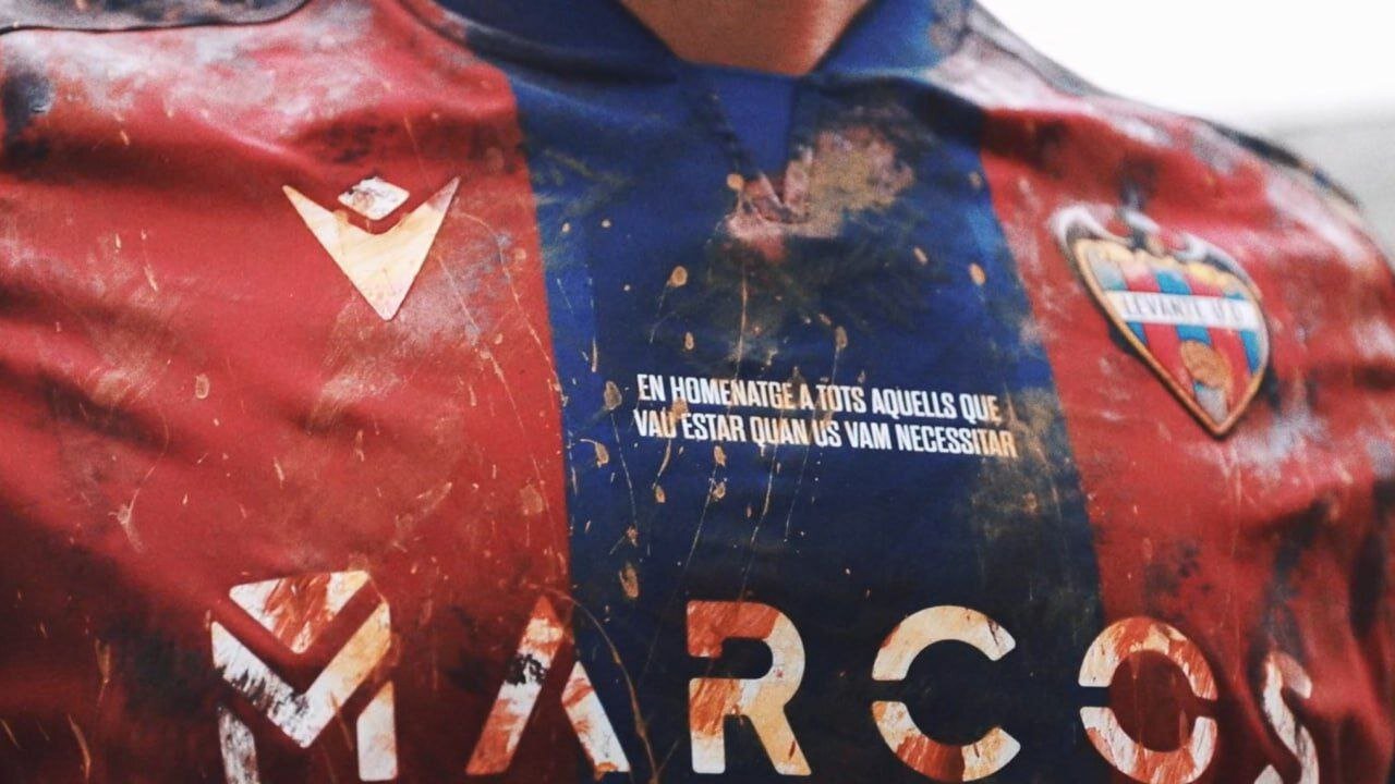 گلمالی پیراهن لوانته برای ادای احترام به قربانیان سیل والنسیا | تصاویر