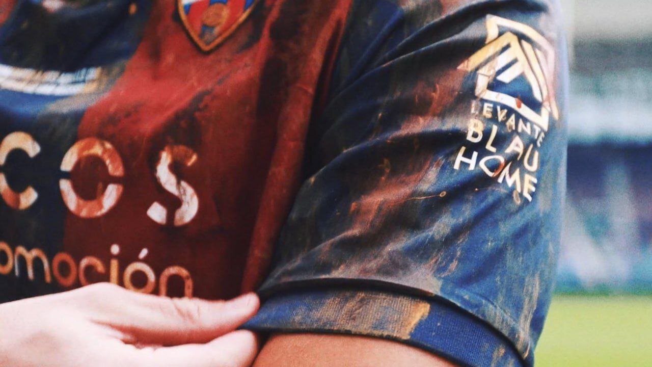 گلمالی پیراهن لوانته برای ادای احترام به قربانیان سیل والنسیا | تصاویر