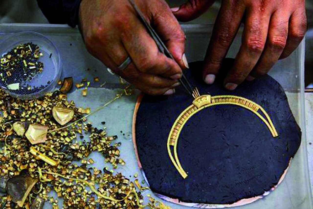 این کارگران دست به خاک میزنند، طلا میشود