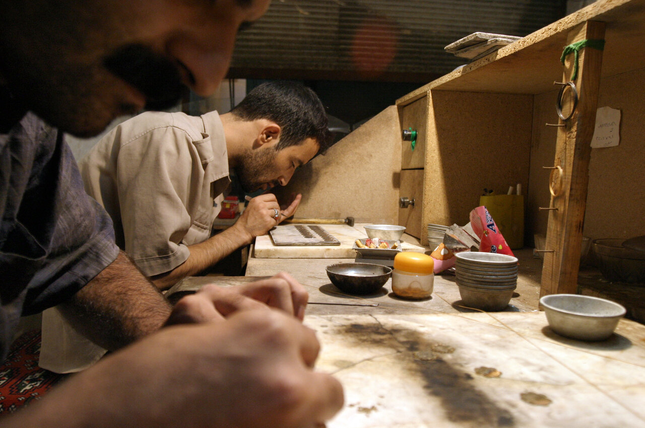 این کارگران دست به خاک میزنند، طلا میشود