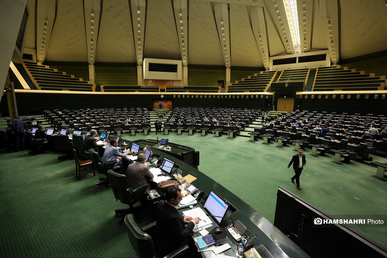 متن کامل طرح رفراندوم برای حذف ۱۵۰میلیارد دلار یارانه پنهان بررسی بخش درآمدی لایحه بودجه ۱۴۰۴ در کمیسیون تلفیق مجلس| تصاویر