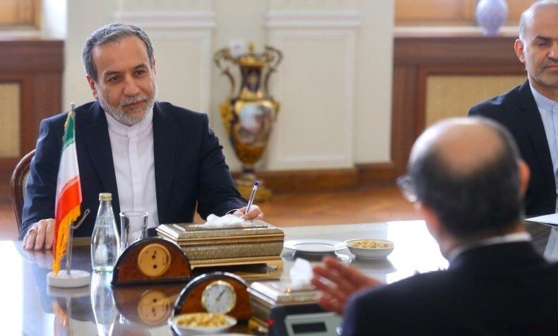 اخطار ایران به مقامات آمریکا | عراقچی: نمیگذاریم هیچ تهاجمی بی پاسخ بماند | الصباغ: از حق ایران برای مقابله با هر جنایتی حمایت میکنیم